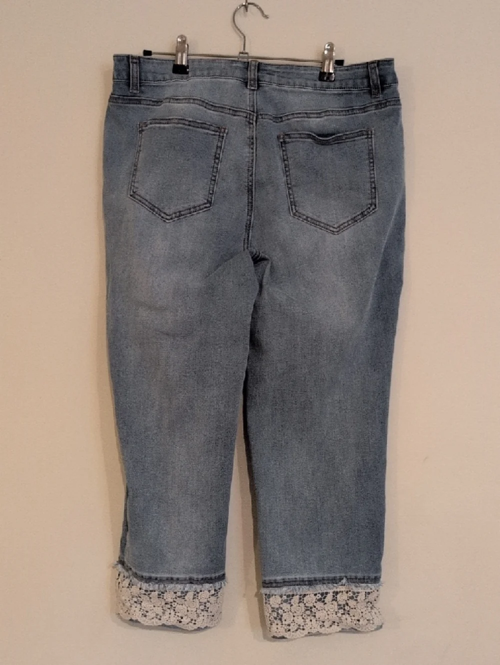 Coldwater Creek Light Blue Embroidered Lace-Hem Women’s Crop Jeans Size 10P - Picture 10 of 10